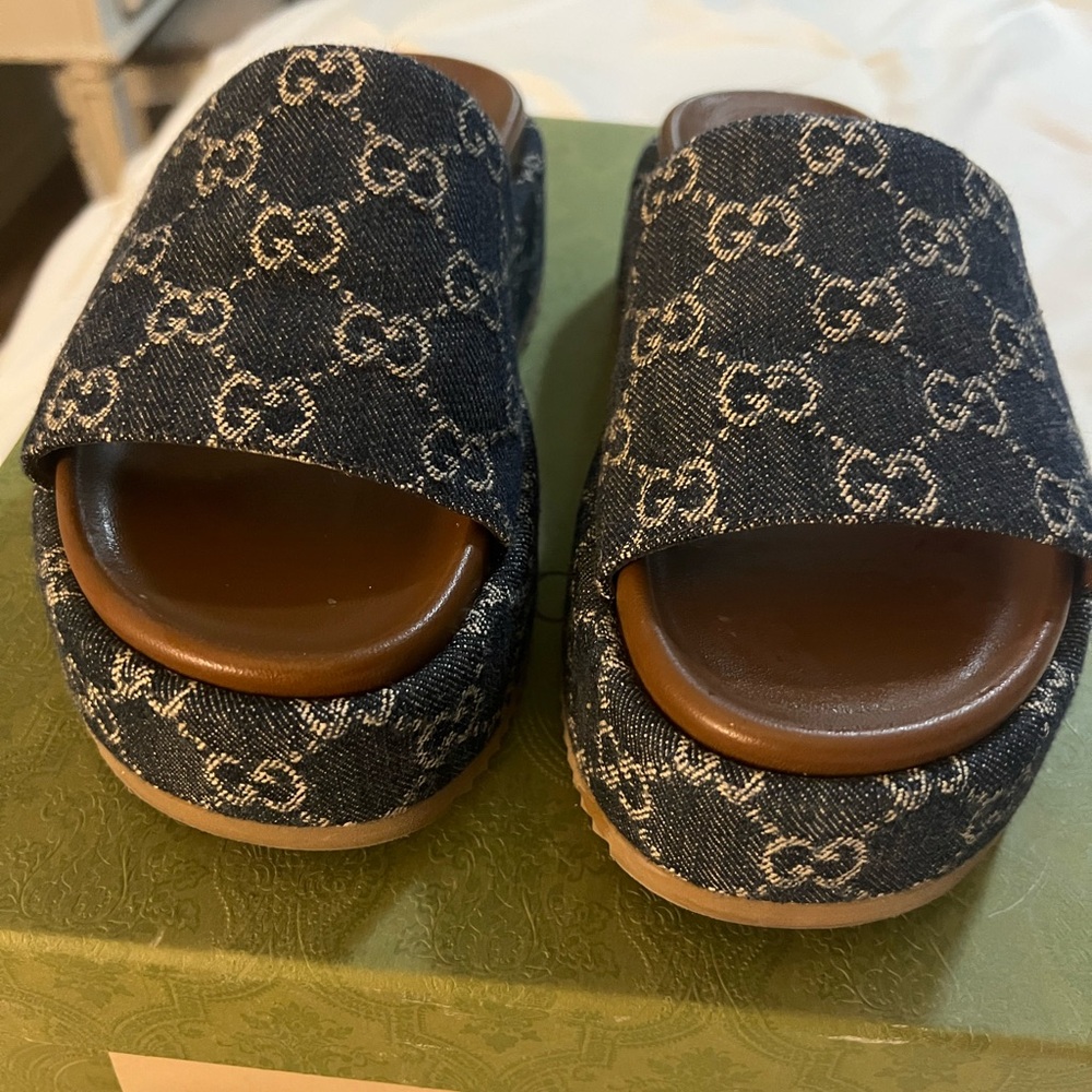 Gucci Blue and Brown Slippers with Iconic Design
